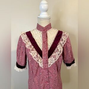 Vintage Spotlight Of California Mauve High Neck Ruffle Prairie Rose Button Up M